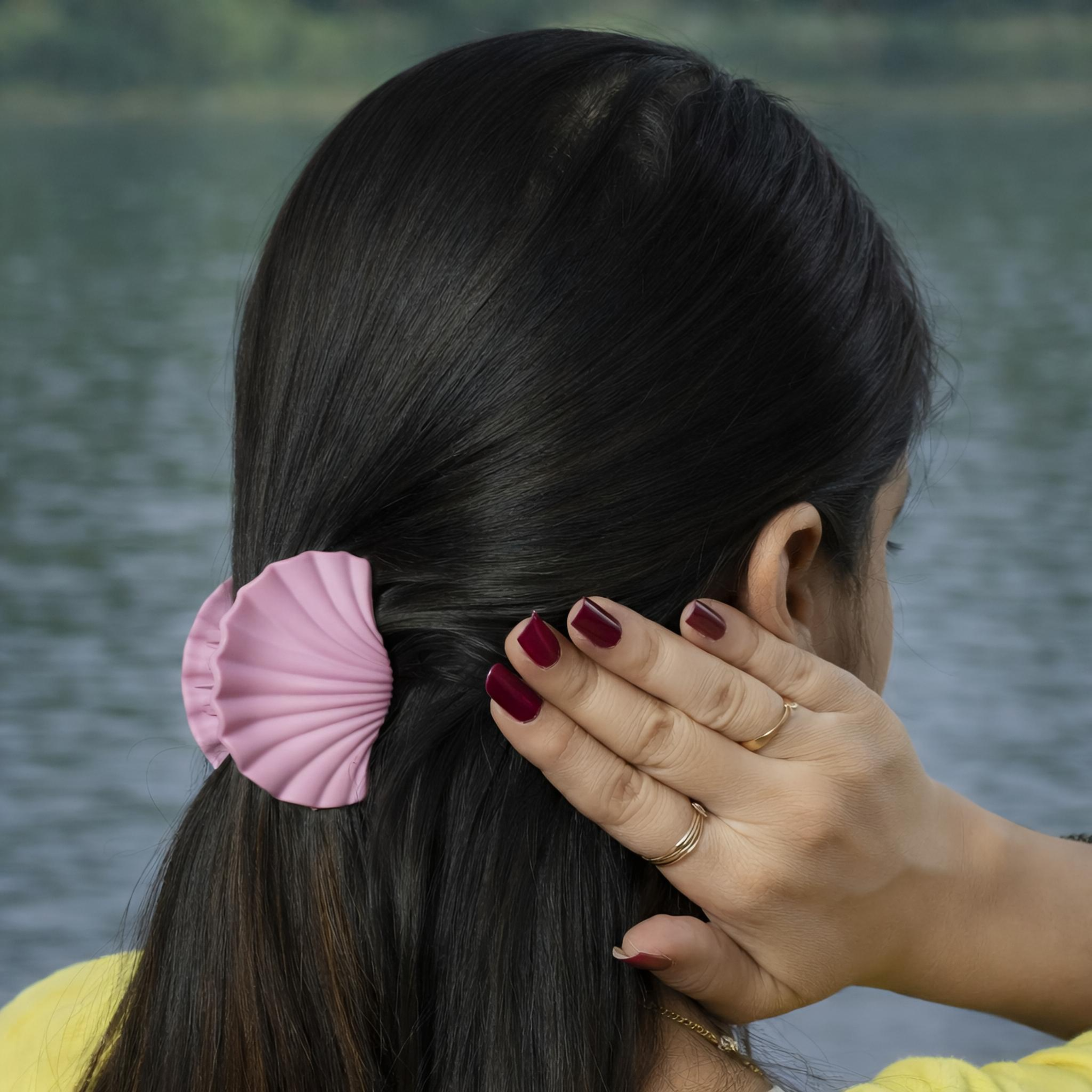 Shell Textured Hair Claw Clip