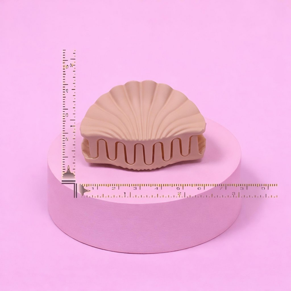 Shell Textured Hair Claw Clip