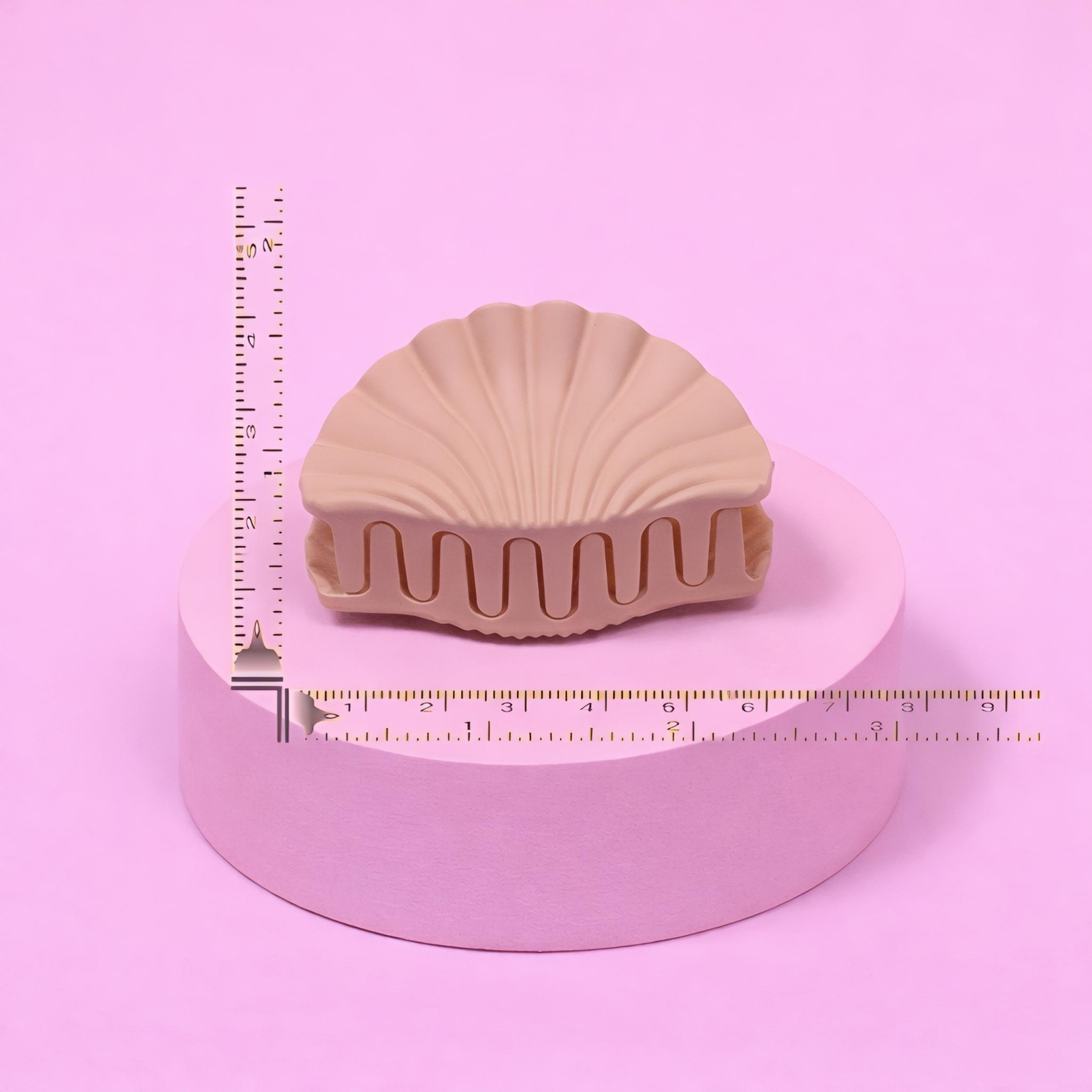 Shell Textured Hair Claw Clip