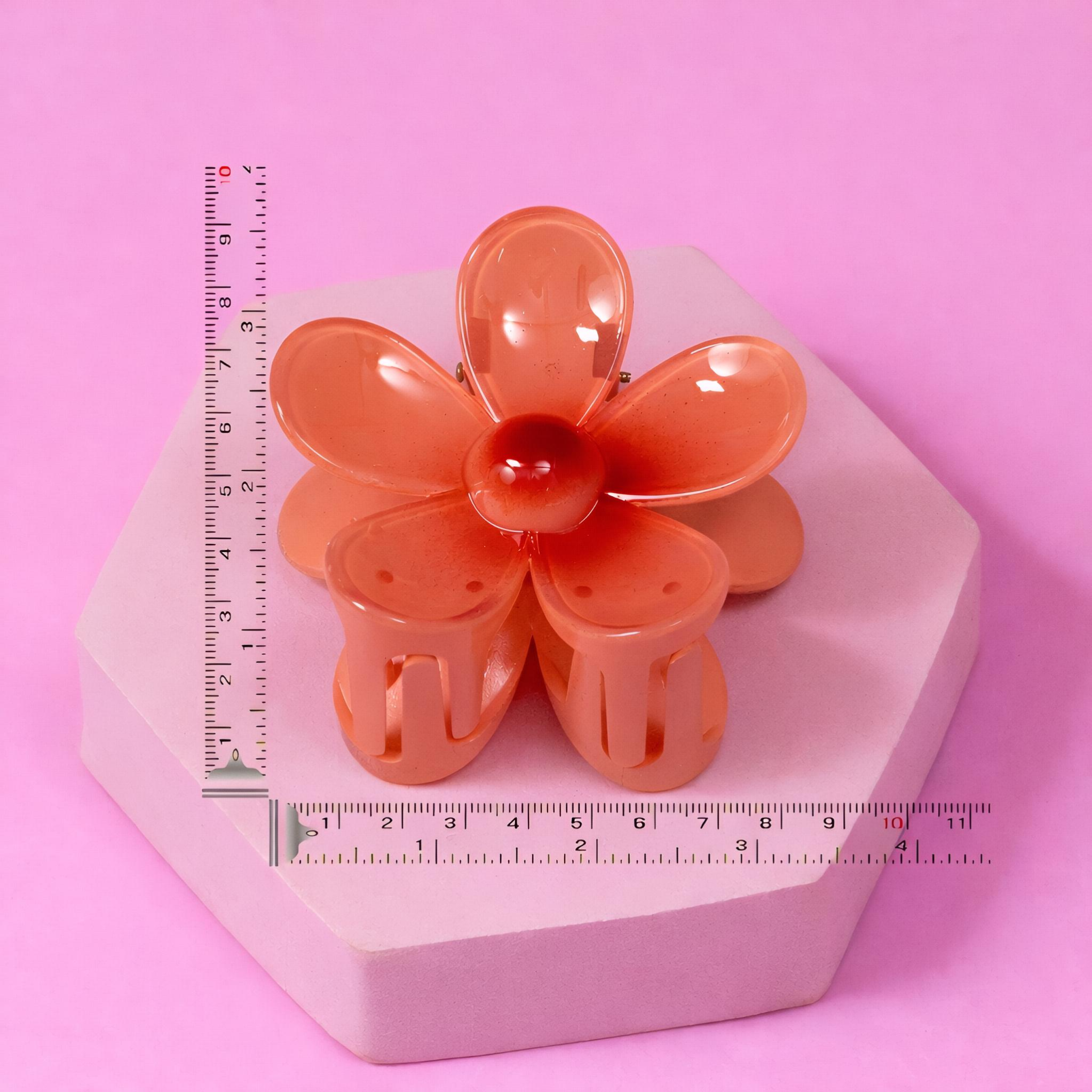 Glossy Daisy Hair Claw